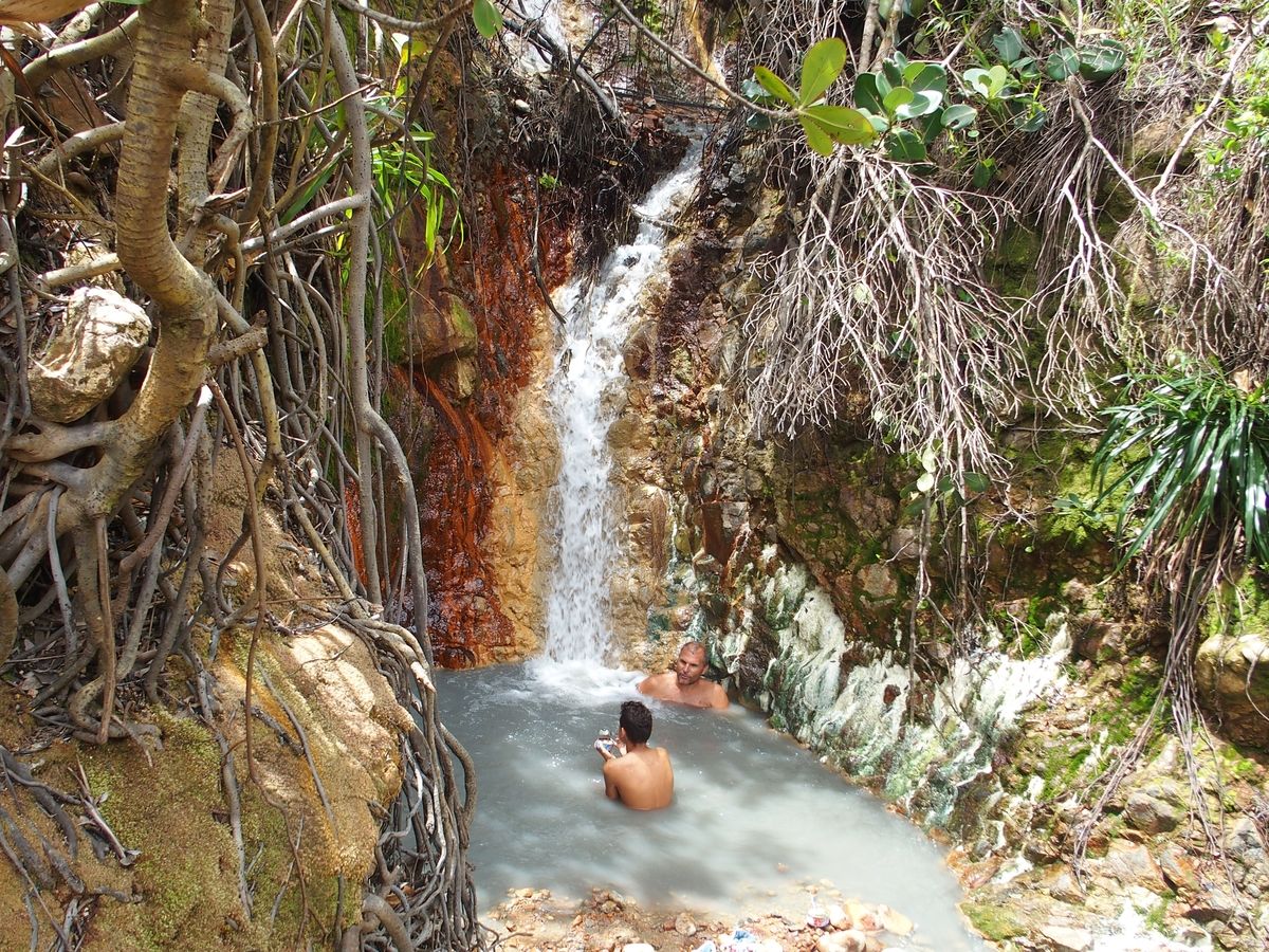 melegvizes medence Dominica